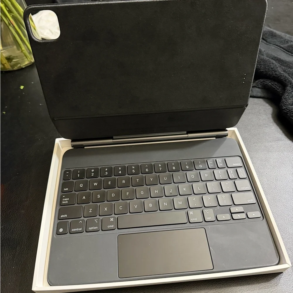 Apple iPad Magic Keyboard in Black